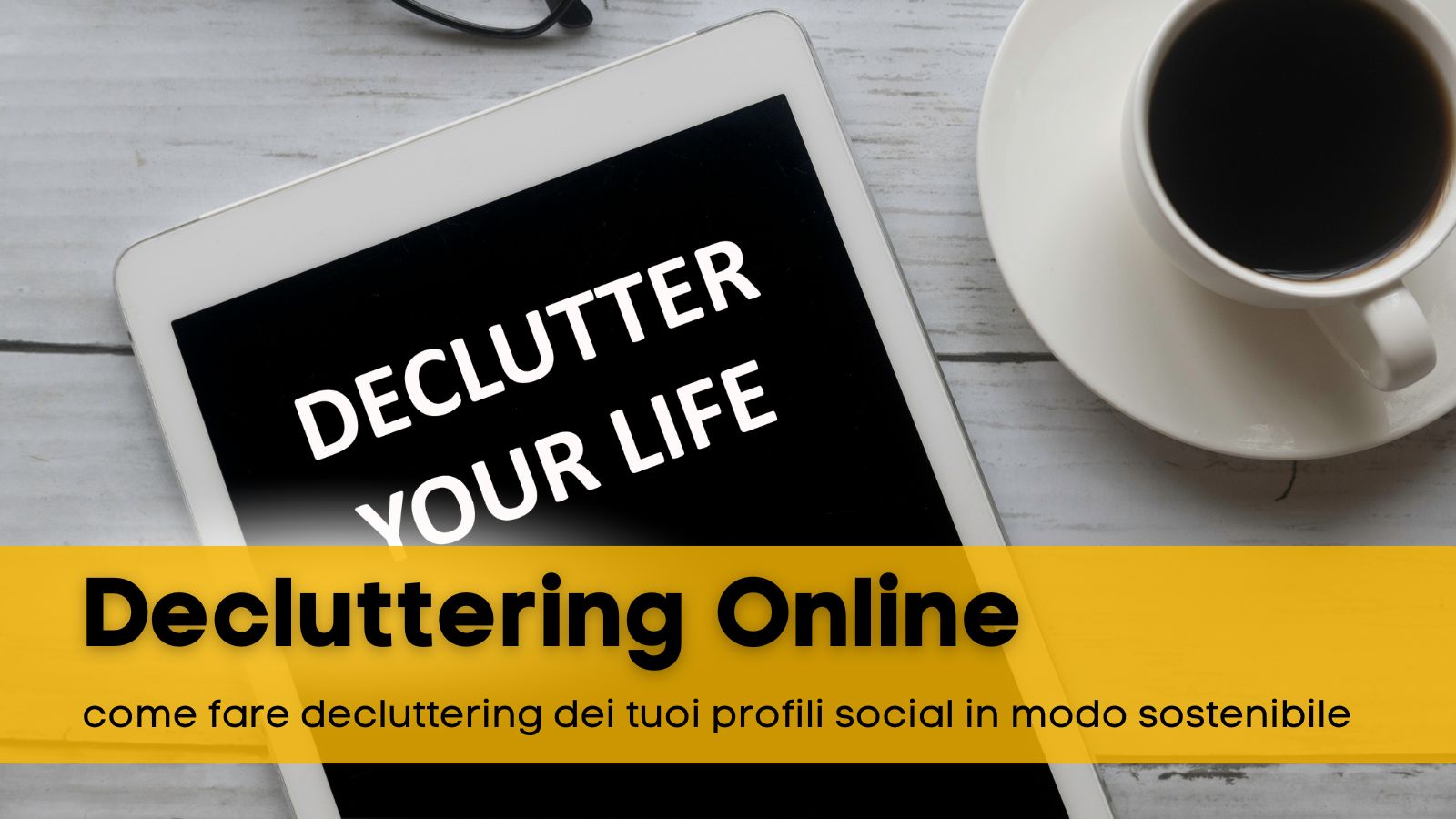 Foglie digitali che cadono: come fare decluttering dei tuoi profili social in modo sostenibile